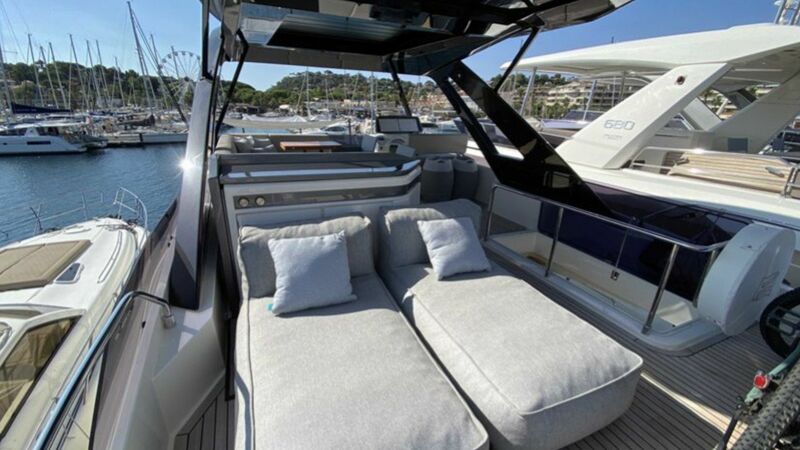 FERRETTI 720